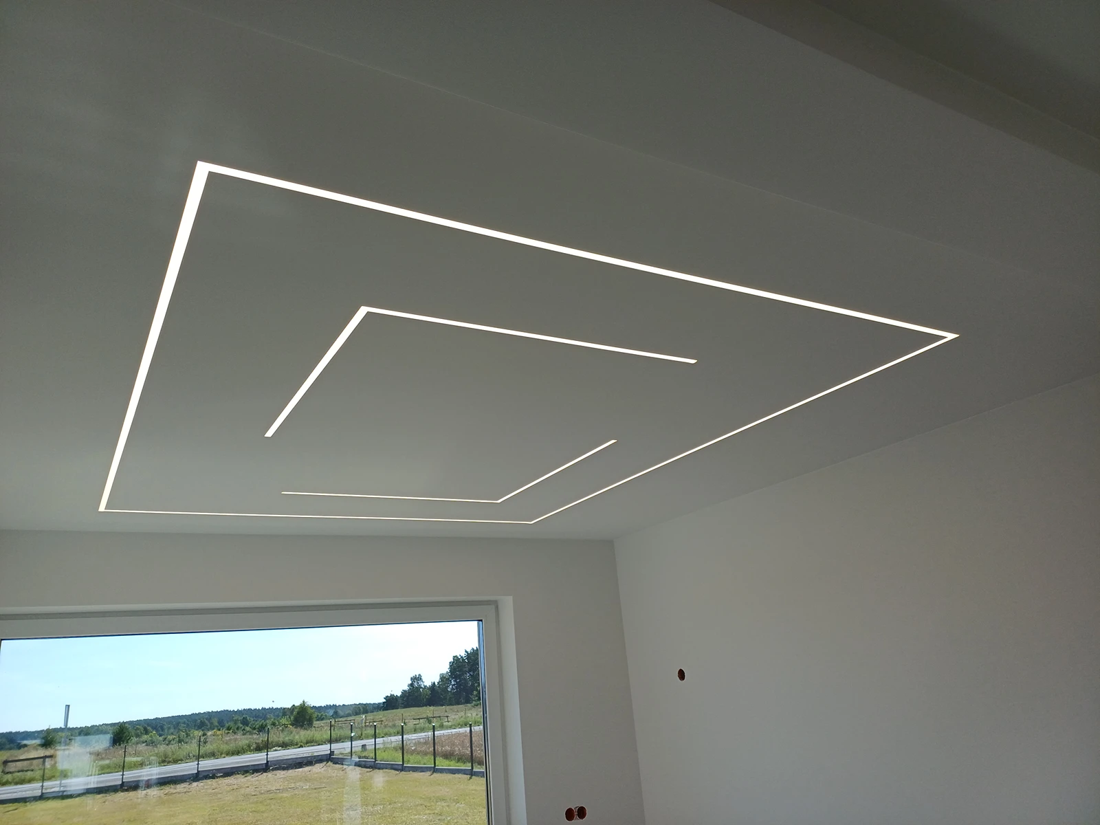 Oświetlenie LED w domu – gdzie sprawdzi się najlepiej i jak zaplanować instalację?